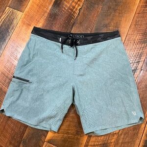 Vuori Cruise Boardshorts Green Heather Men’s Size 34